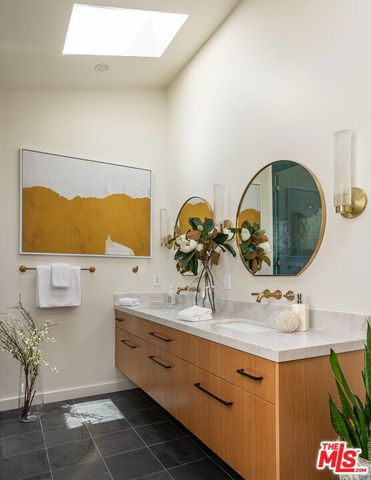 11920 Hartsook Street, Valley Village, CA 91607