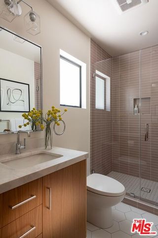 11920 Hartsook Street, Valley Village, CA 91607