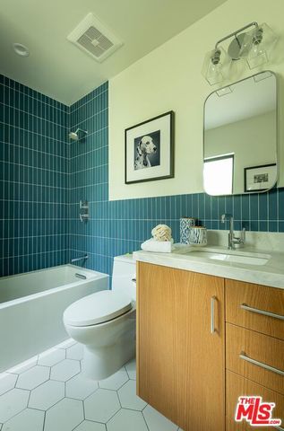 11920 Hartsook Street, Valley Village, CA 91607