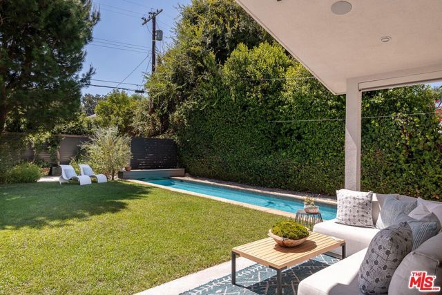 11920 Hartsook Street, Valley Village, CA 91607