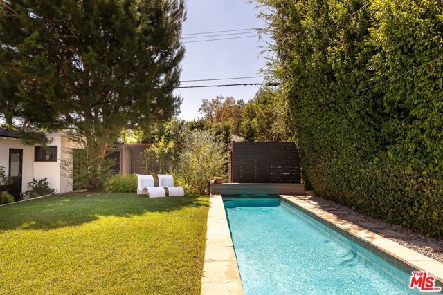 11920 Hartsook Street, Valley Village, CA 91607