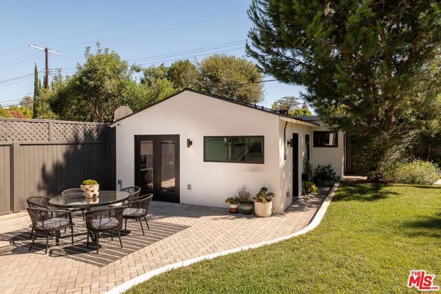 11920 Hartsook Street, Valley Village, CA 91607