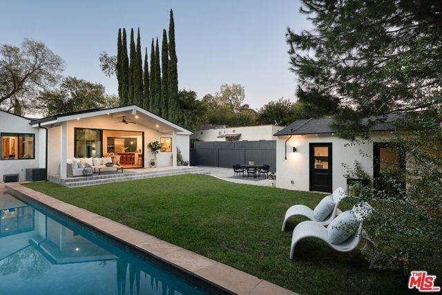 11920 Hartsook Street, Valley Village, CA 91607
