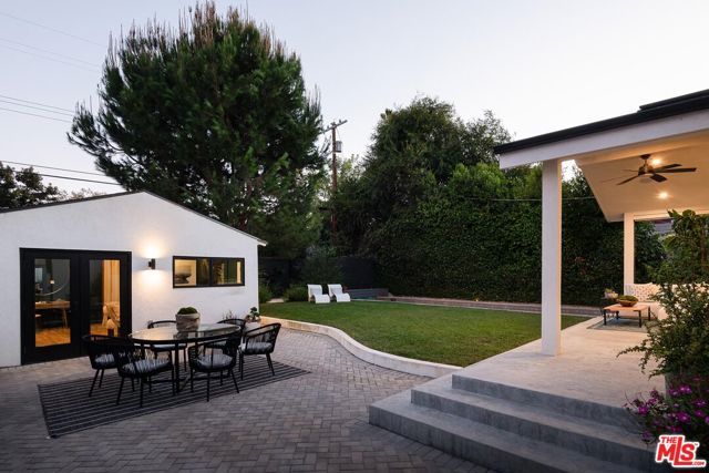 11920 Hartsook Street, Valley Village, CA 91607