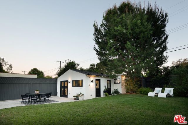 11920 Hartsook Street, Valley Village, CA 91607