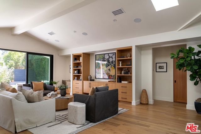11920 Hartsook Street, Valley Village, CA 91607