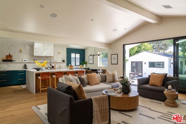 11920 Hartsook Street, Valley Village, CA 91607