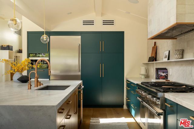 11920 Hartsook Street, Valley Village, CA 91607