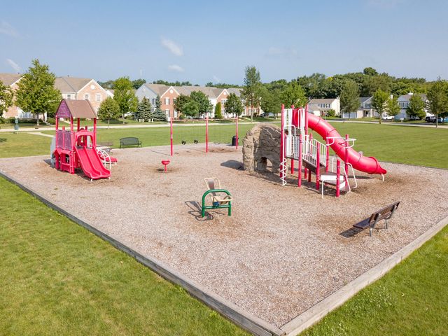1987 Yasgur Drive, Woodstock, IL 60098