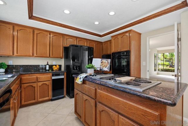 11930 Calle Suntuoso, San Diego, CA 92128