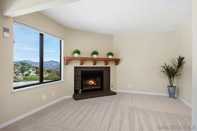 11930 Calle Suntuoso, San Diego, CA 92128