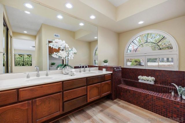 11930 Calle Suntuoso, San Diego, CA 92128