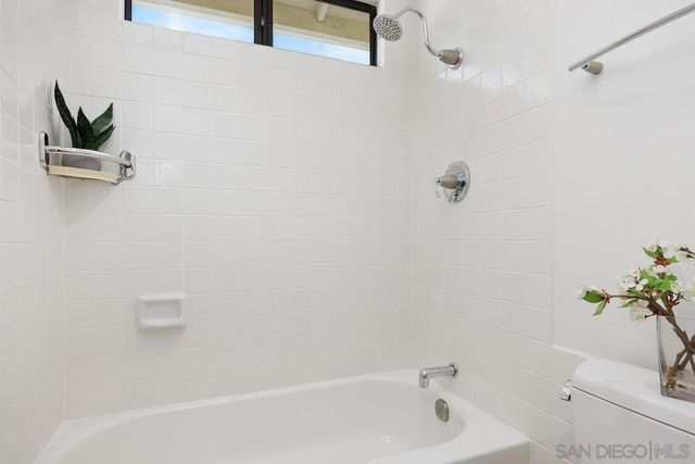 11930 Calle Suntuoso, San Diego, CA 92128