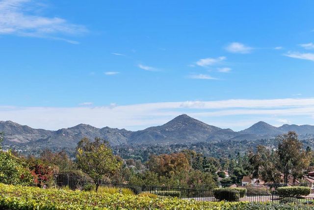 11930 Calle Suntuoso, San Diego, CA 92128