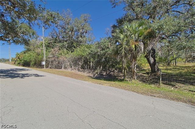 2975 Styles RD, Alva, FL 33920
