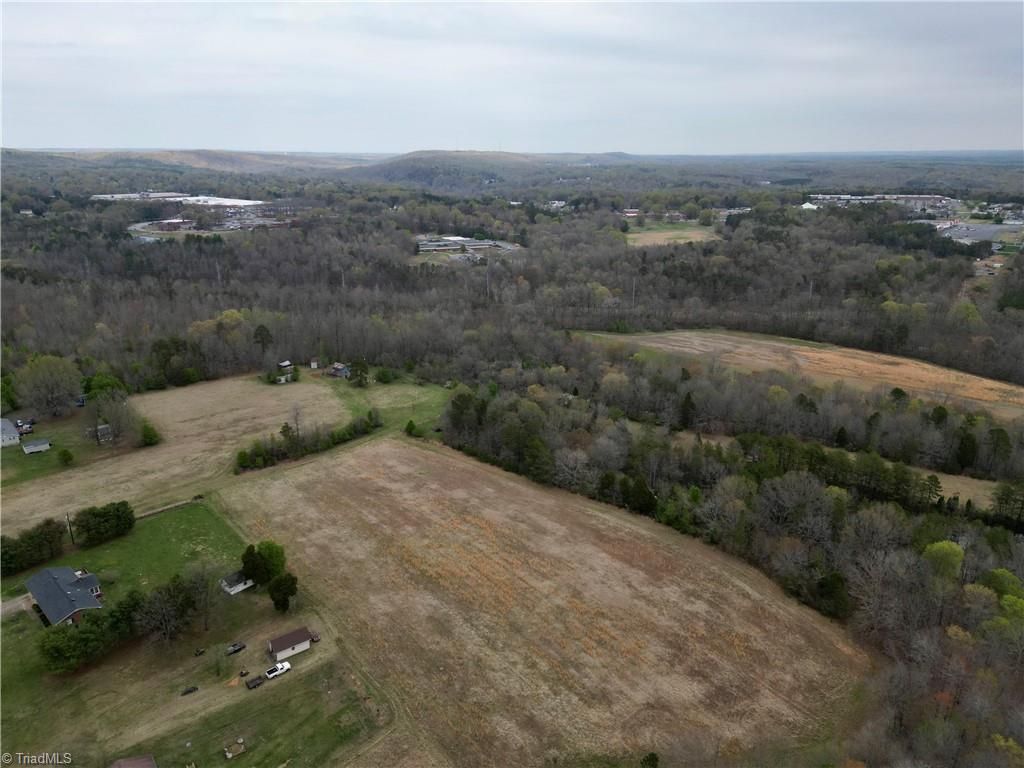 44 +/- AC Island Drive, Madison, NC 27025