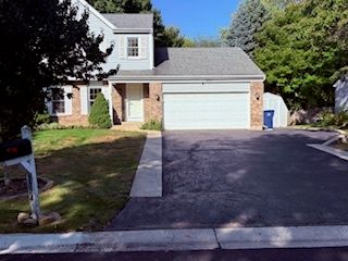 2024 Westfield Drive, Gurnee, IL 60031