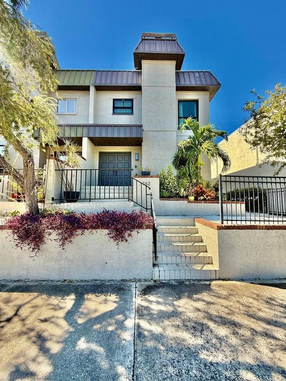 162 E DAVIS BOULEVARD, Tampa, FL 33606