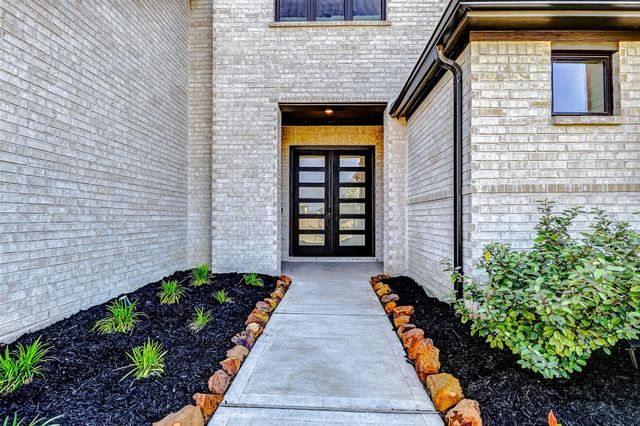 7606 Redwoods Forest Drive, Katy, TX 77493
