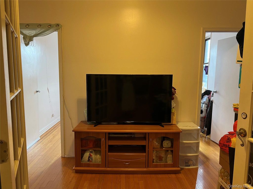 40-35 Ithaca Street 3D, Elmhurst, NY 11373 — photo 5