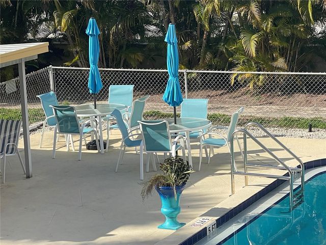 3850 13TH AVENUE N 212, St Petersburg, FL 33713