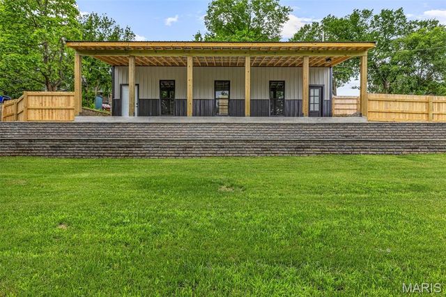 422 N 2nd Street, De Soto, MO 63020