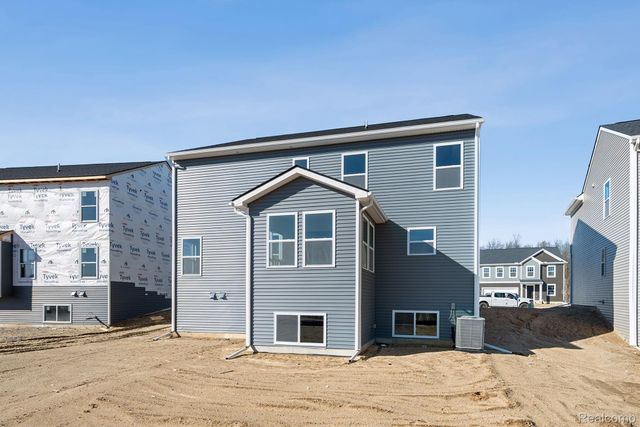 414 Hidden River W, Holly Township, MI 48442