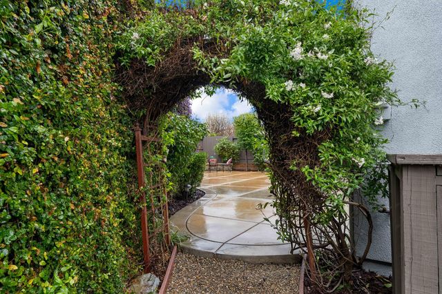 1098 Yucca Dr, El Dorado Hills, CA 95762