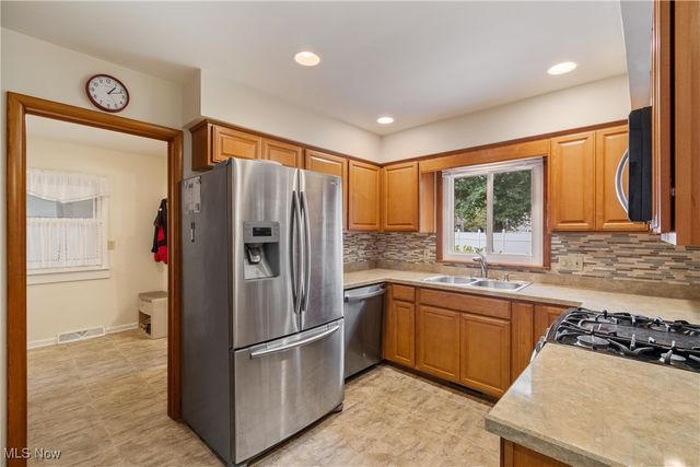 2595 Sand Run Pky, Fairlawn, OH 44333