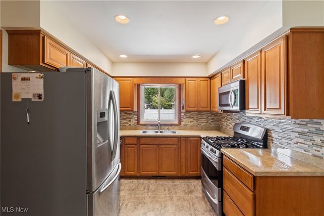 2595 Sand Run Pky, Fairlawn, OH 44333