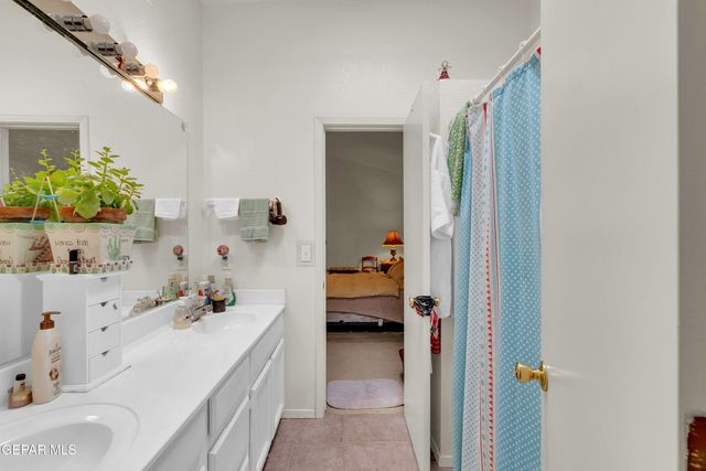 221 N Alto Mesa A, El Paso, TX 79912