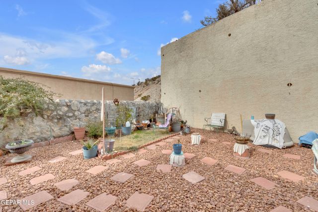 221 N Alto Mesa A, El Paso, TX 79912