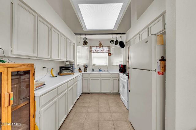 221 N Alto Mesa A, El Paso, TX 79912