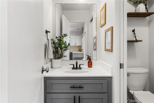 101 W Riverdale Avenue 60, Orange, CA 92865