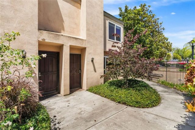 101 W Riverdale Avenue 60, Orange, CA 92865