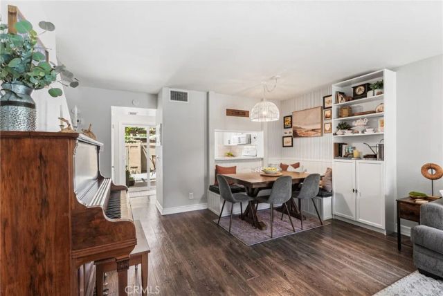101 W Riverdale Avenue 60, Orange, CA 92865