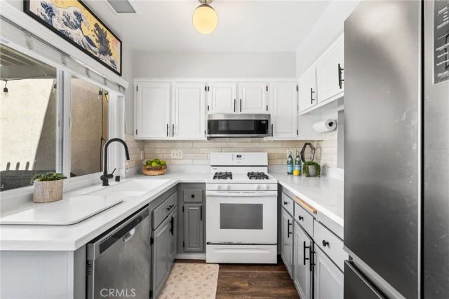 101 W Riverdale Avenue 60, Orange, CA 92865