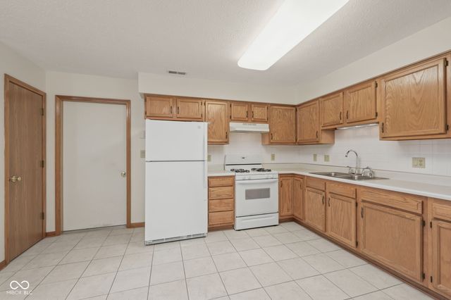 7947 Bentley Commons Drive, Indianapolis, IN 46259
