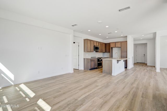 4053 DESERT MOON Drive, Wickenburg, AZ 85390