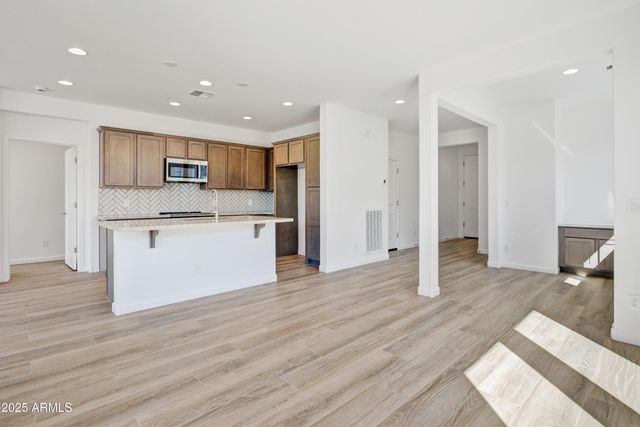 4053 DESERT MOON Drive, Wickenburg, AZ 85390