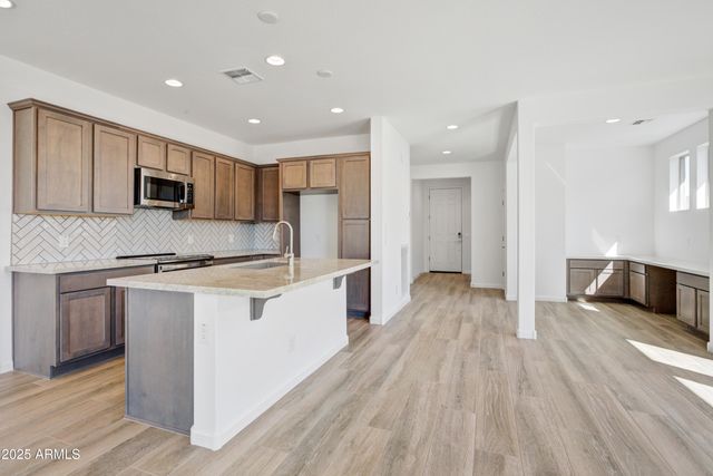 4053 DESERT MOON Drive, Wickenburg, AZ 85390