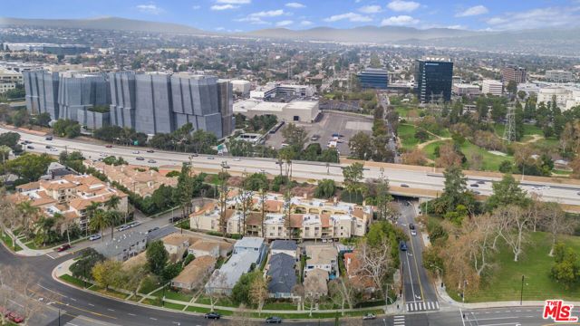 2907 W Riverside Drive, Burbank, CA 91505