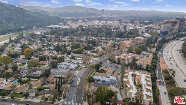 2907 W Riverside Drive, Burbank, CA 91505