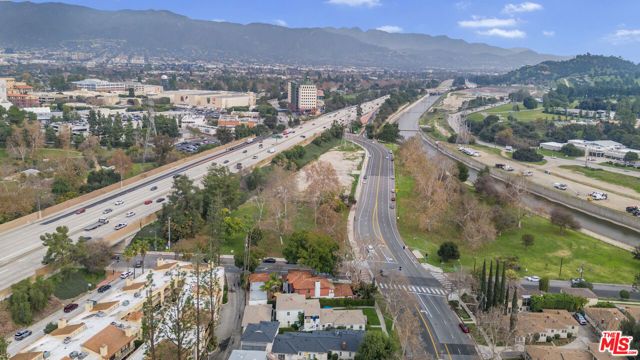 2907 W Riverside Drive, Burbank, CA 91505