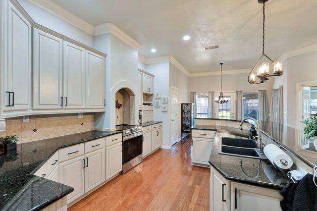 9321 S Longwood Drive, Granbury, TX 76049