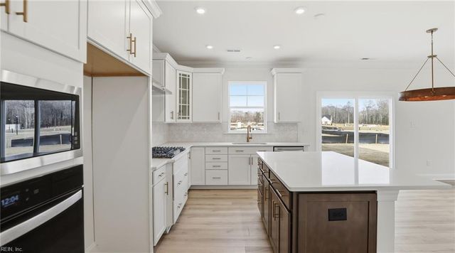 1433 Wharf Hill DR, Smithfield, VA 23430