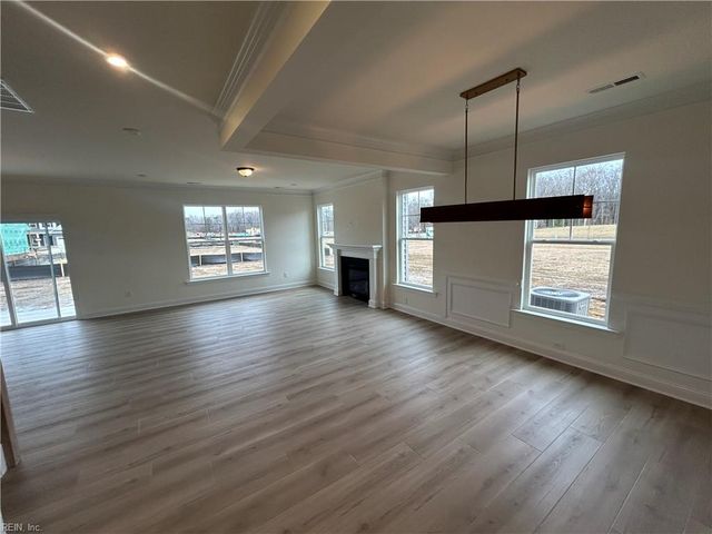 1433 Wharf Hill DR, Smithfield, VA 23430