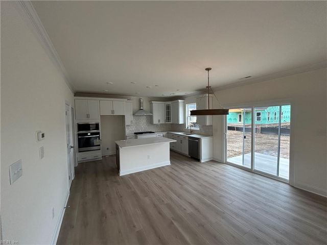 1433 Wharf Hill DR, Smithfield, VA 23430