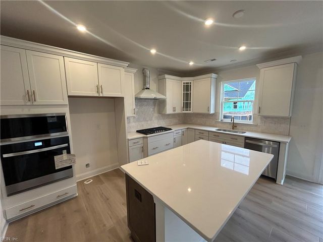 1433 Wharf Hill DR, Smithfield, VA 23430