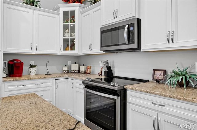 240 Carlton Point Drive, Wentzville, MO 63385